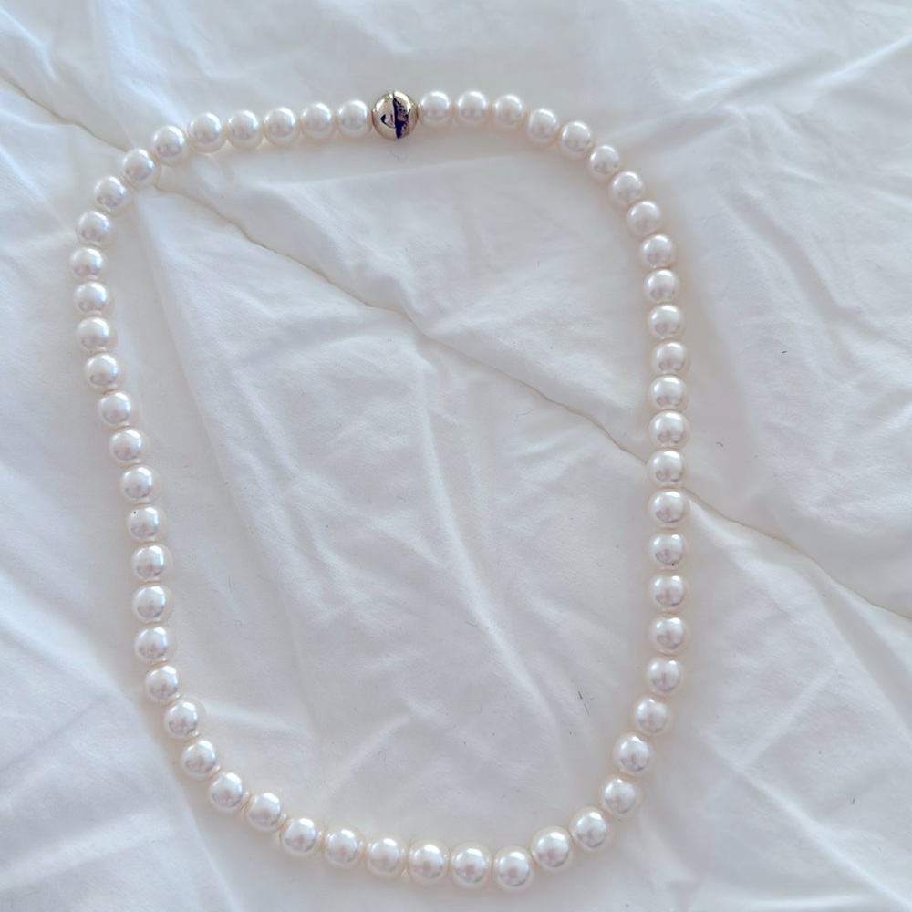 Magnetic necklace